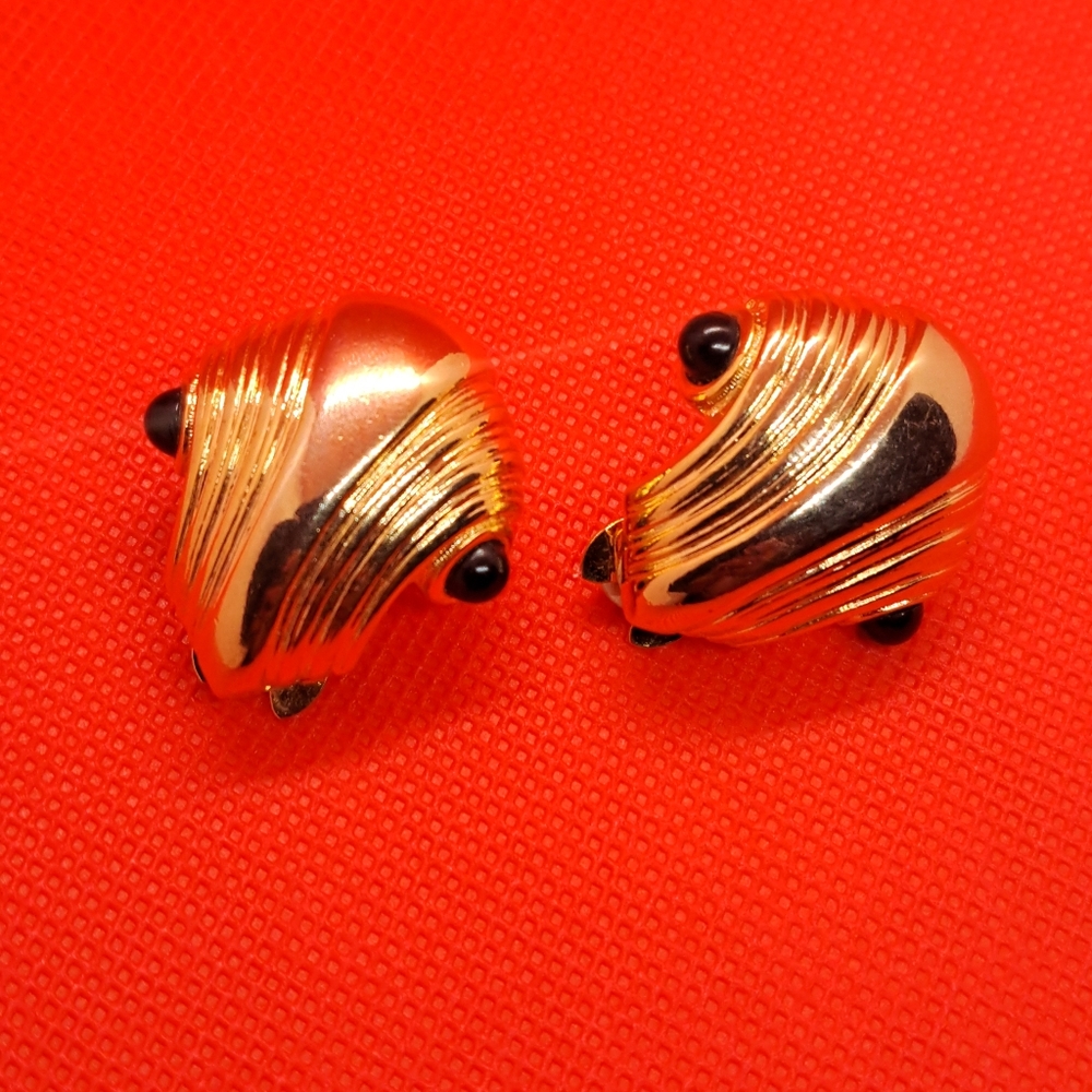 Paolo Gucci Vintage Art Deco Mollusk Gold Tone Clip-on Earrings